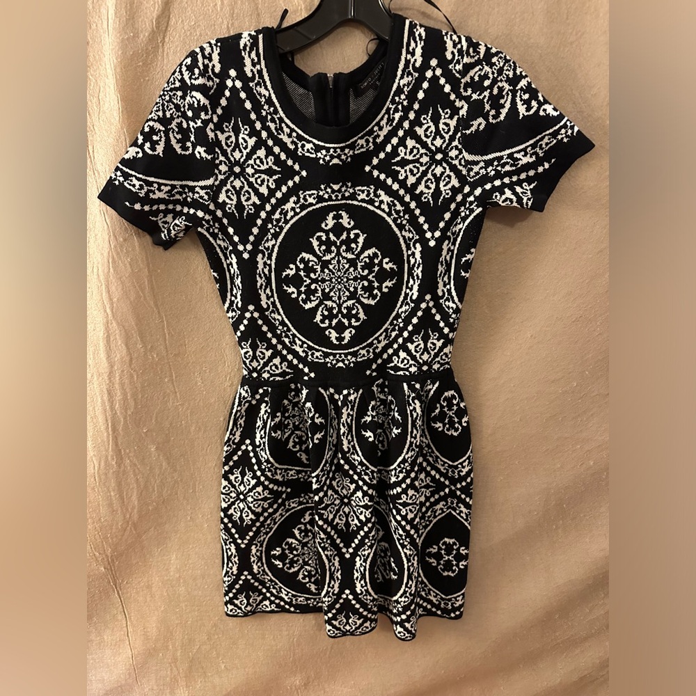 Women’s sweater dress Romeo and Juliet small black and white